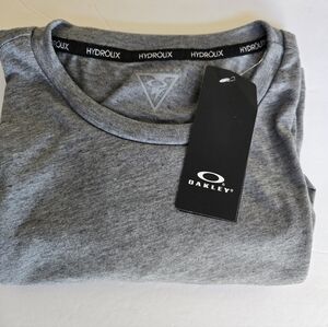 OAKLEY, NWT Gray Men's T-Shirt.Size XL
